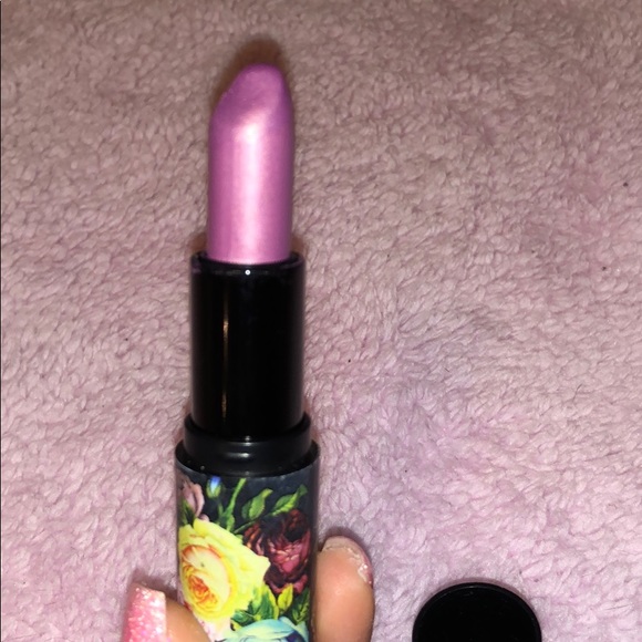 Lipstick - Picture 4 of 4